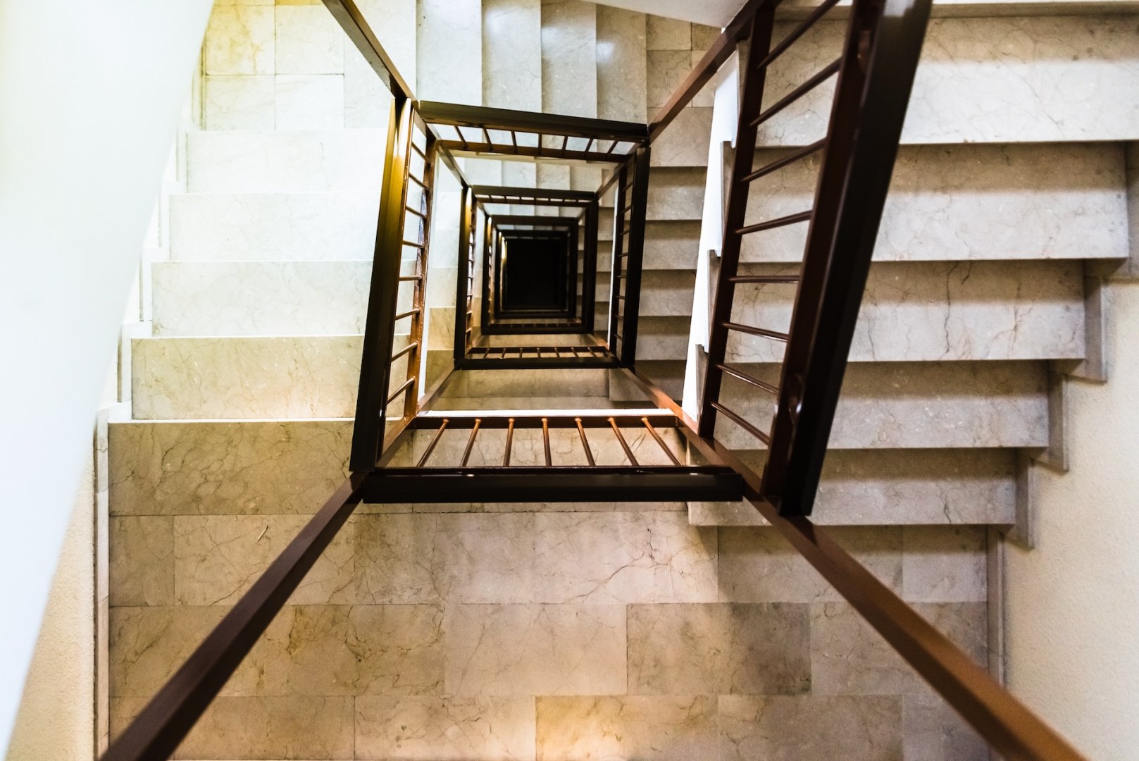 Tiny Noster Ascensor